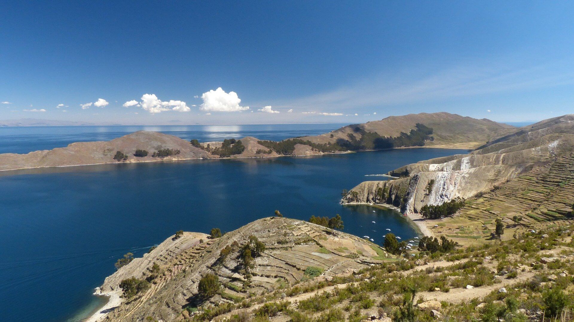 Озеро титикака в южной америке. Озеро Титикака Перу. Боливия озеро Титикака. Южная Америка озеро Титикака. Анды Титикака.